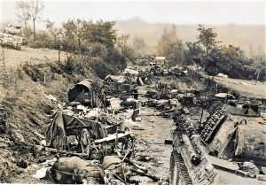 WW2 Convoi allié dans les ruines de Chambois 